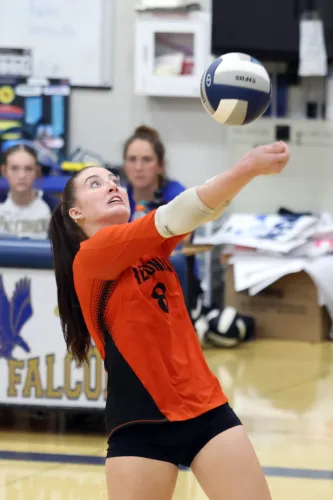 'Billies edge Falconer in 4 sets